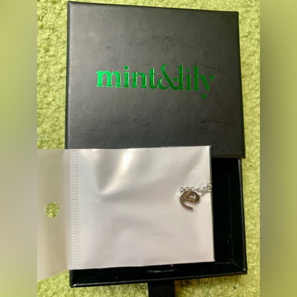 ✨ NWT Mint and Lily Tiny Initial Script Necklace Letter E - Picture 5 of 8